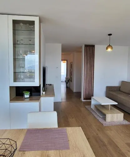 Luxury Panorama Apartament,coresi Апартаменти Брашов