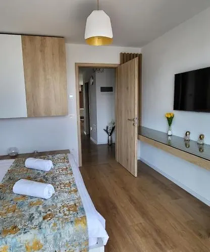 Апартаменти Luxury Panorama Apartament,coresi Брашов